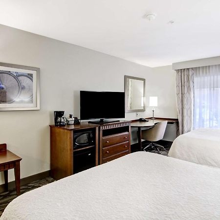 Hampton Inn & Suites Saint John Bagian luar foto