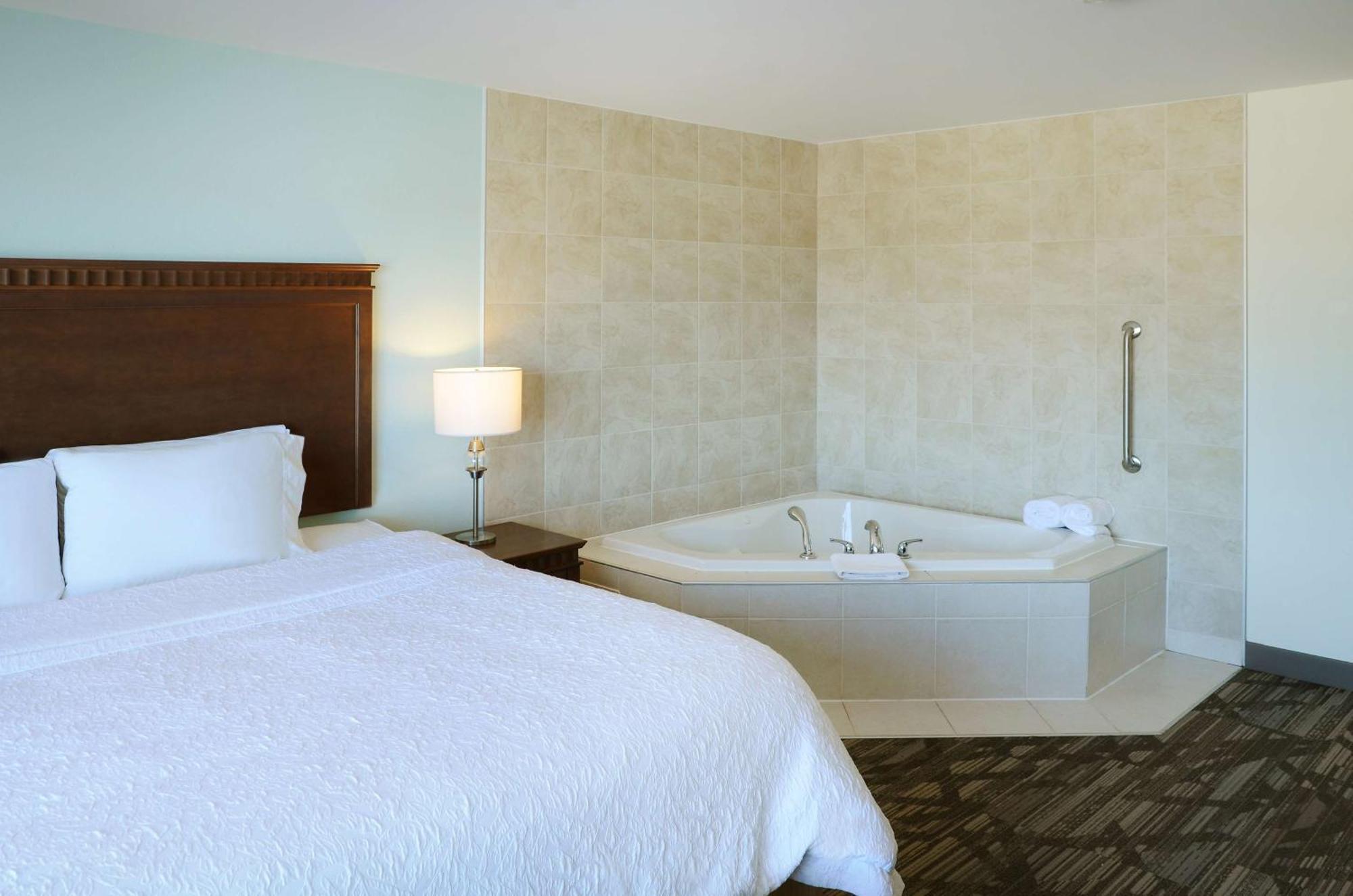 Hampton Inn & Suites Saint John Bagian luar foto