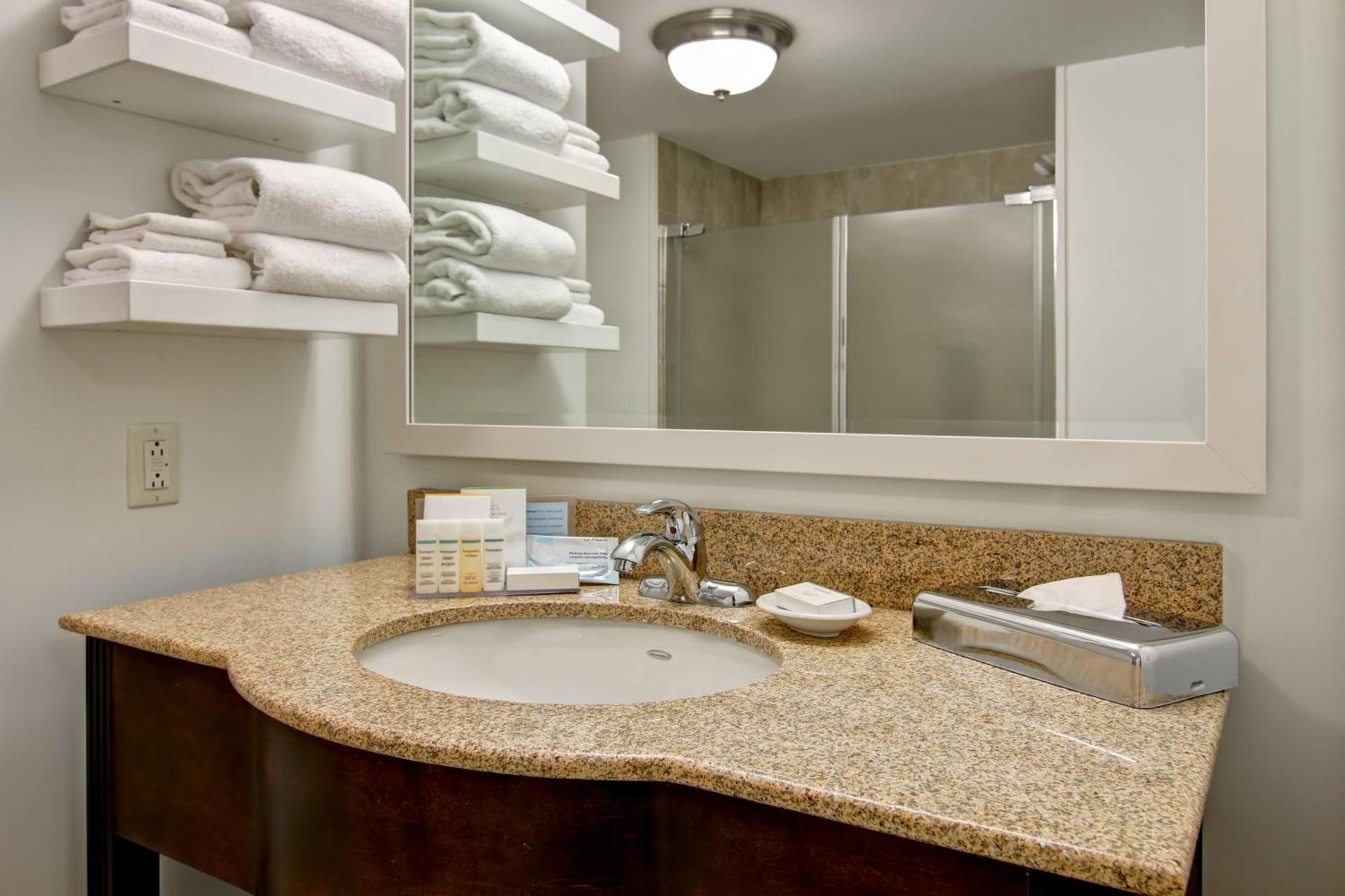 Hampton Inn & Suites Saint John Bagian luar foto