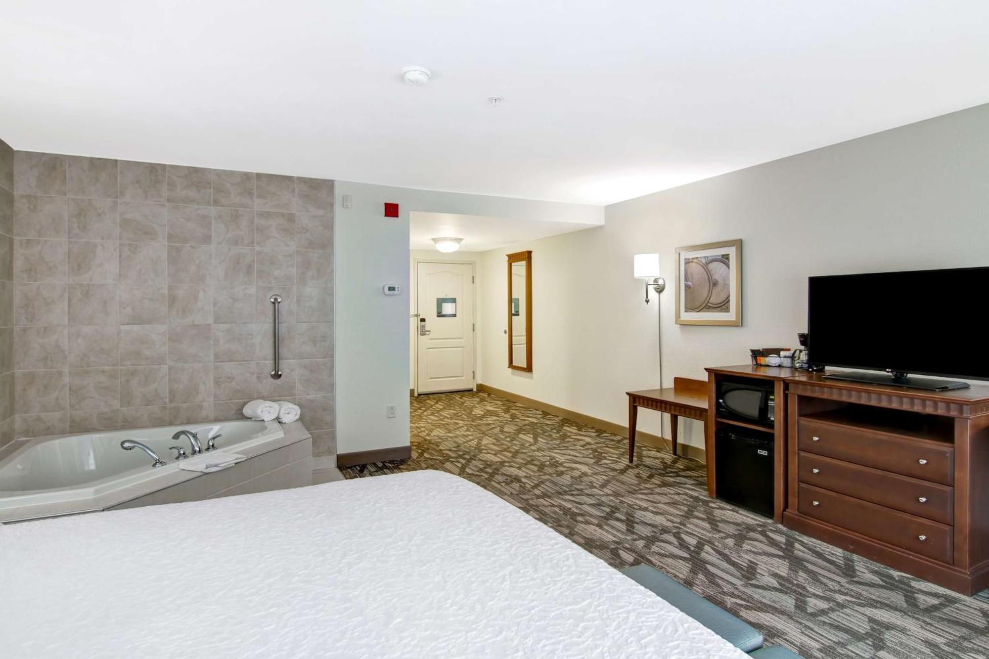 Hampton Inn & Suites Saint John Bagian luar foto