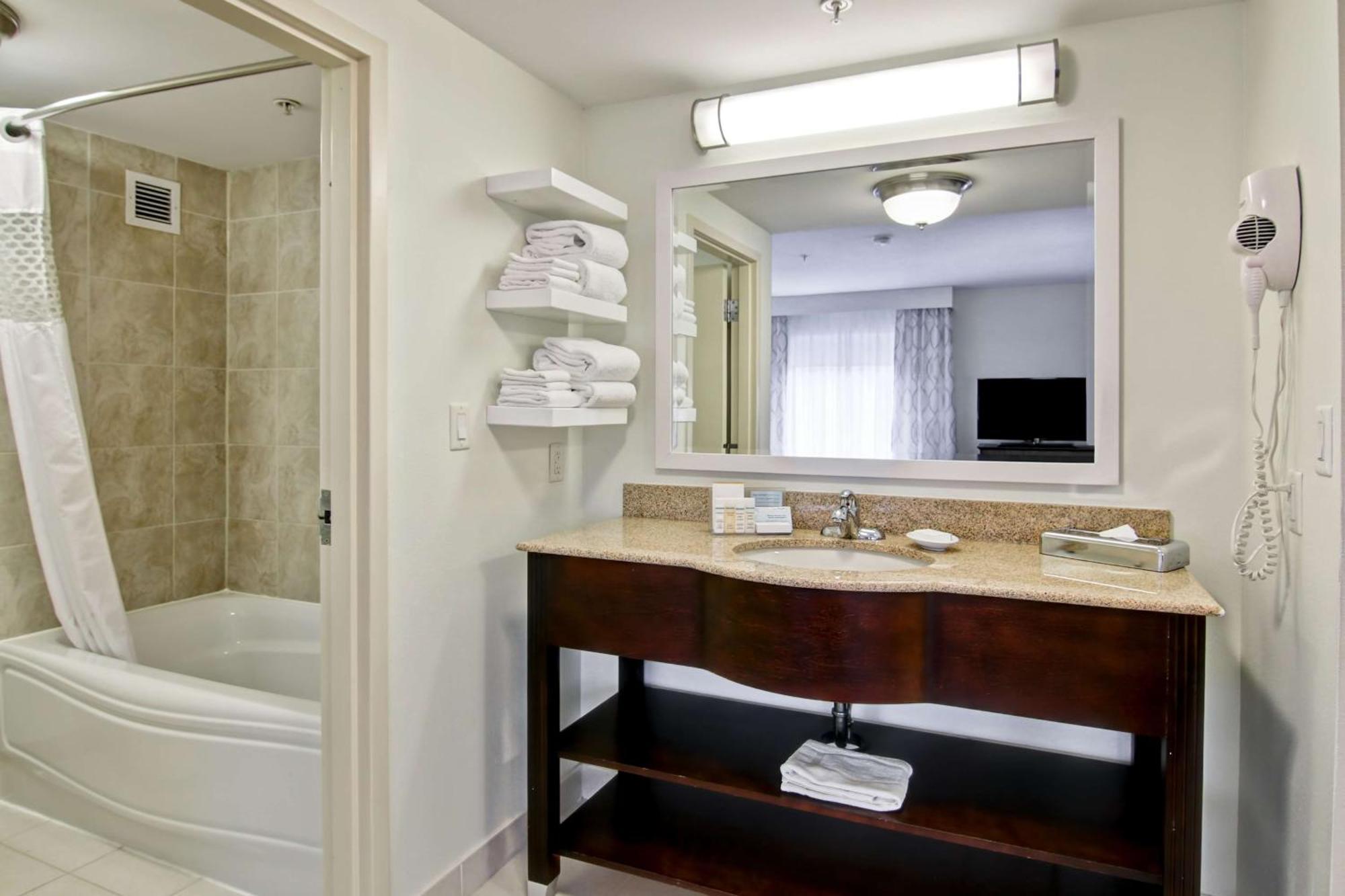 Hampton Inn & Suites Saint John Bagian luar foto